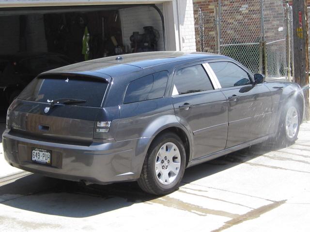 2005 Dodge Magnum SE