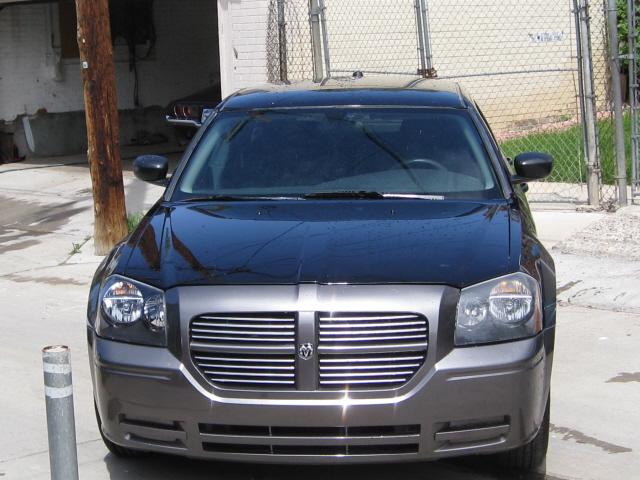 2005 Dodge Magnum SE