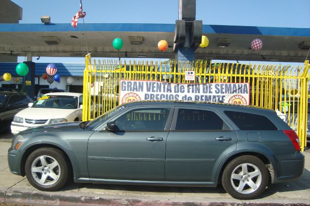 2005 Dodge Magnum S