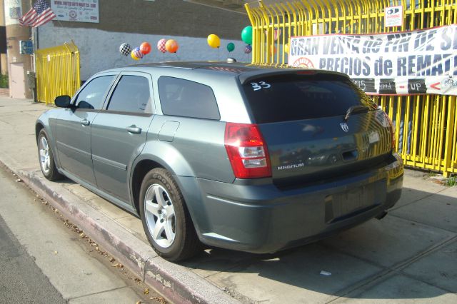 2005 Dodge Magnum S