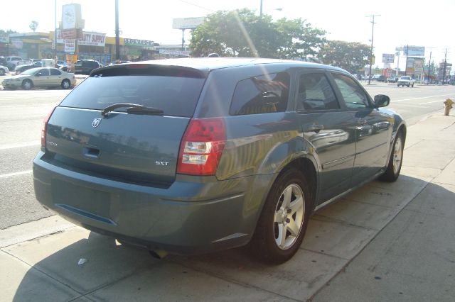 2005 Dodge Magnum S