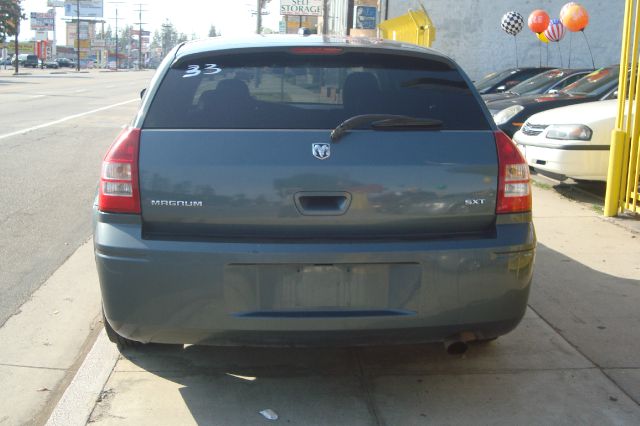 2005 Dodge Magnum S