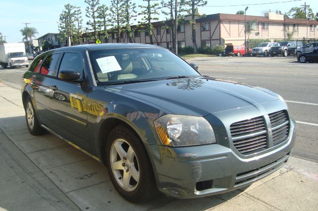 2005 Dodge Magnum S