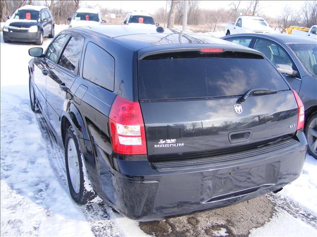 2005 Dodge Magnum S