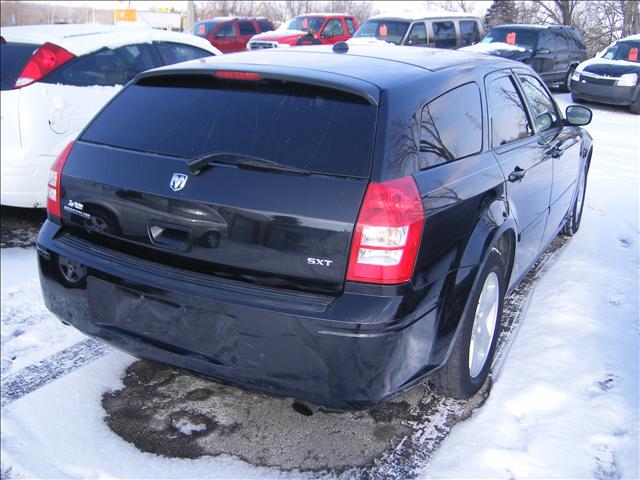 2005 Dodge Magnum S