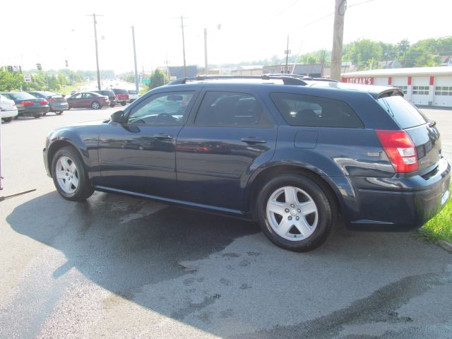 2005 Dodge Magnum S