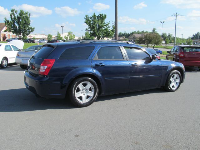 2005 Dodge Magnum S