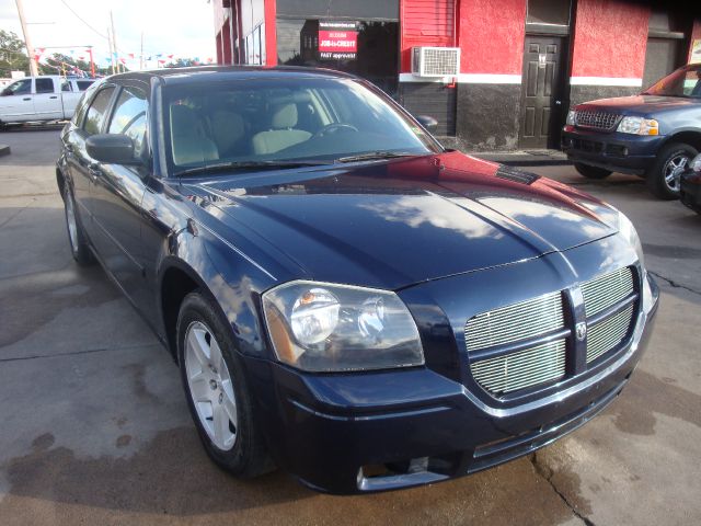 2005 Dodge Magnum S