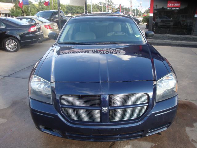 2005 Dodge Magnum S