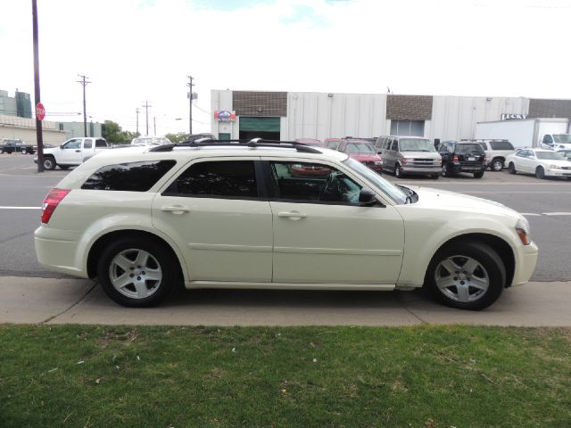 2005 Dodge Magnum S