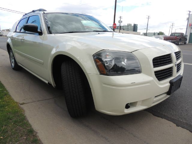 2005 Dodge Magnum S