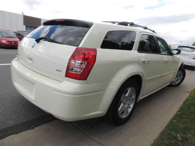 2005 Dodge Magnum S