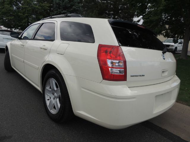 2005 Dodge Magnum S