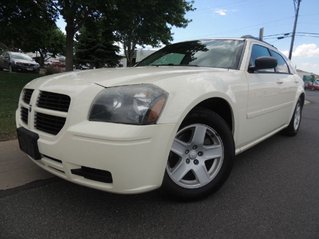 2005 Dodge Magnum S