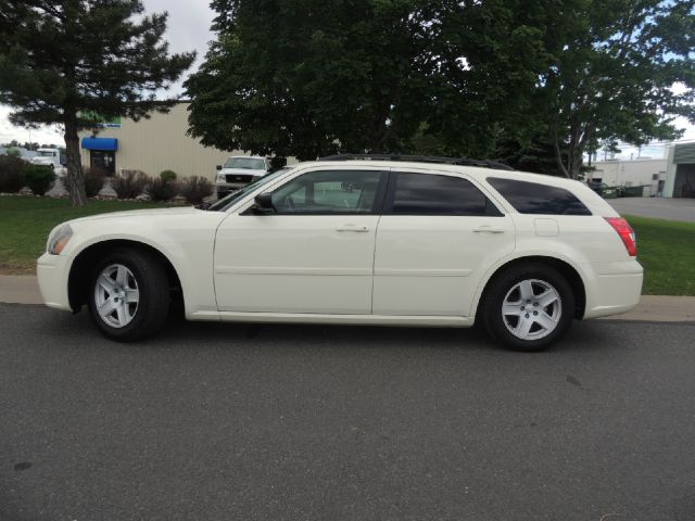 2005 Dodge Magnum S