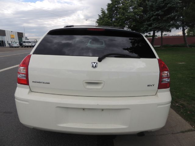 2005 Dodge Magnum S