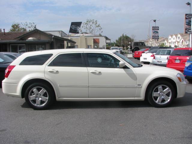 2005 Dodge Magnum 2dr Spyder Auto GS