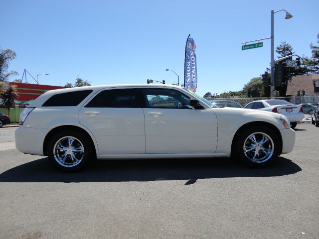 2005 Dodge Magnum S