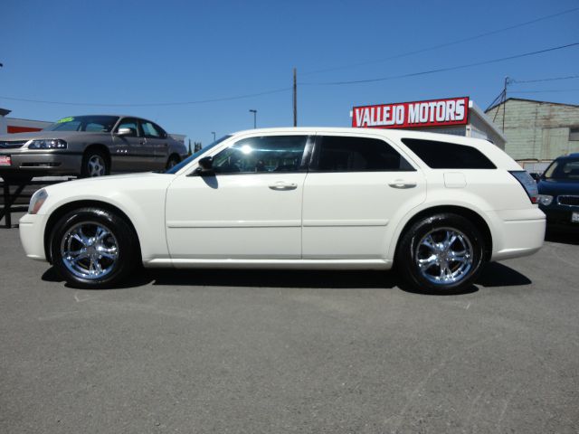 2005 Dodge Magnum S