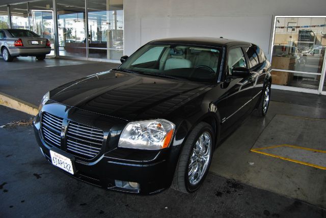 2005 Dodge Magnum SLE Beautiful