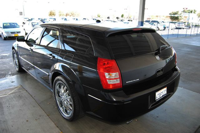 2005 Dodge Magnum SLE Beautiful