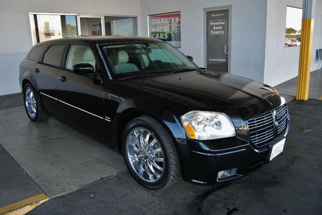 2005 Dodge Magnum SLE Beautiful