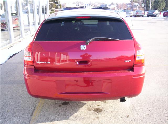 2005 Dodge Magnum S