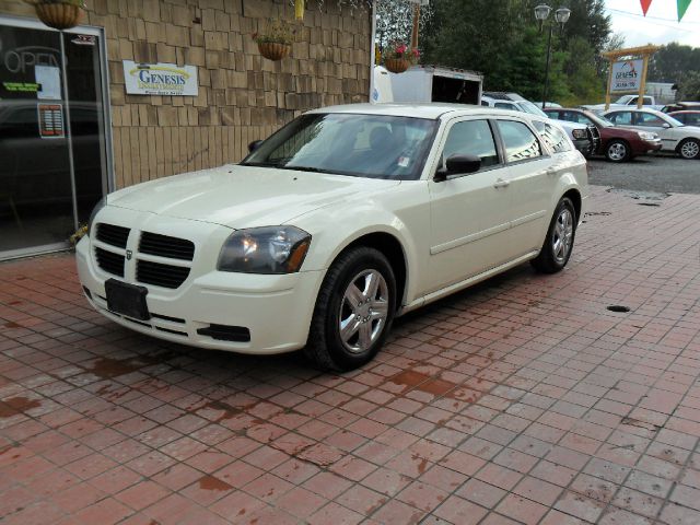 2005 Dodge Magnum SE