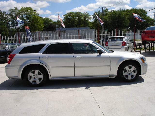 2005 Dodge Magnum S