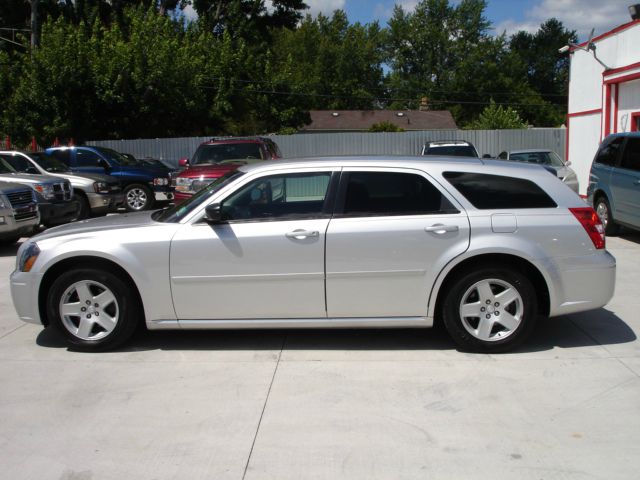 2005 Dodge Magnum S