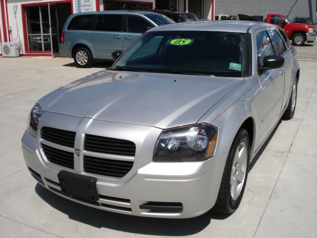 2005 Dodge Magnum S