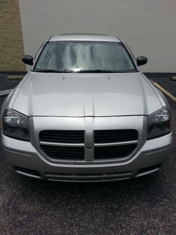 2005 Dodge Magnum S