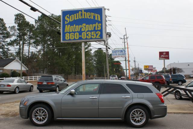 2005 Dodge Magnum S