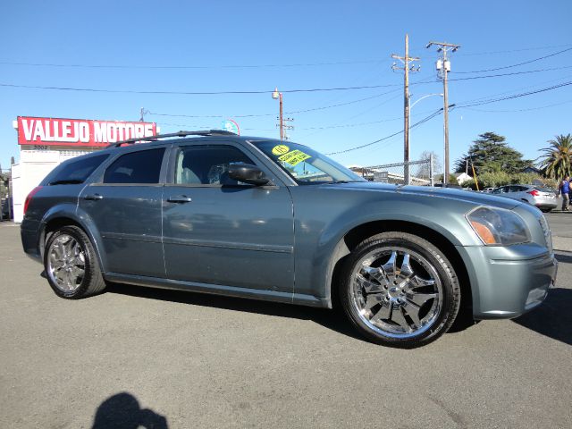 2005 Dodge Magnum S