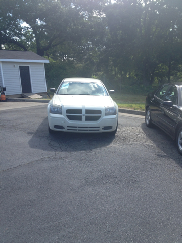 2005 Dodge Magnum SE