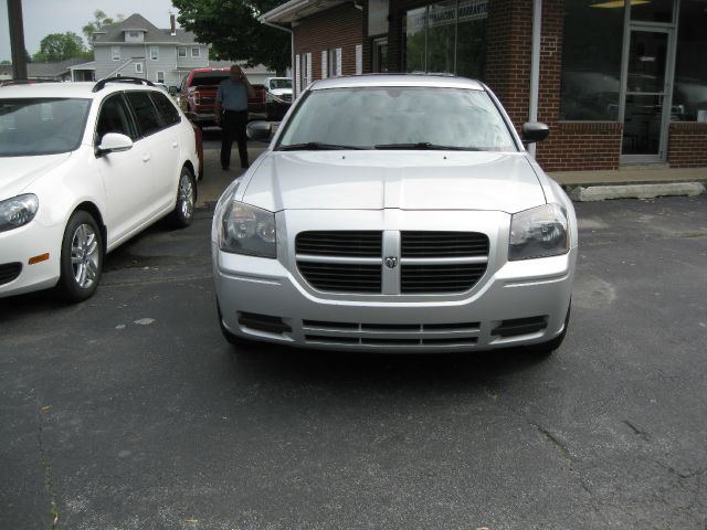 2005 Dodge Magnum PREM Package