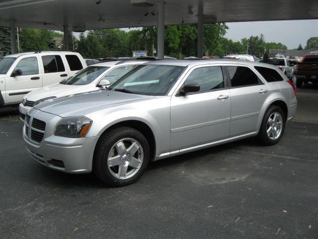 2005 Dodge Magnum PREM Package