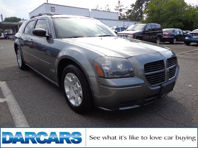 2005 Dodge Magnum SE