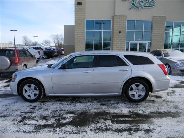 2005 Dodge Magnum S