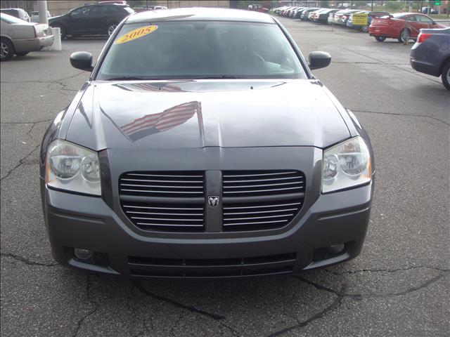 2005 Dodge Magnum S