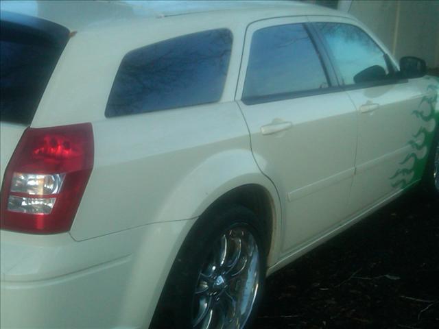 2005 Dodge Magnum Unknown