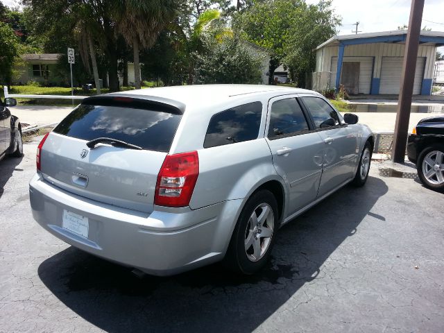 2005 Dodge Magnum S