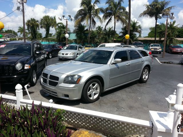 2005 Dodge Magnum S