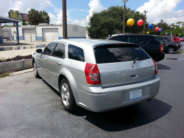 2005 Dodge Magnum S