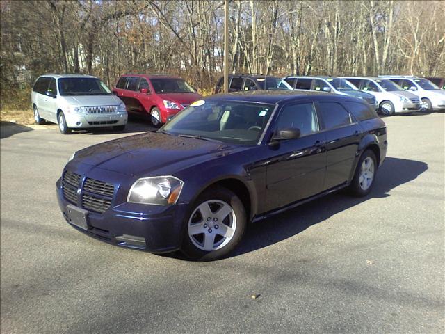 2005 Dodge Magnum Awd,roof,luxury