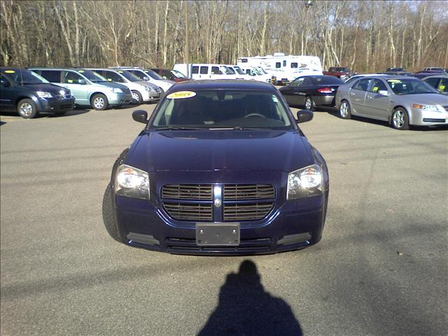 2005 Dodge Magnum Awd,roof,luxury