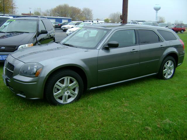 2005 Dodge Magnum S