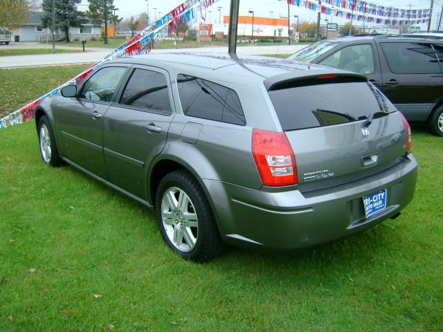 2005 Dodge Magnum S