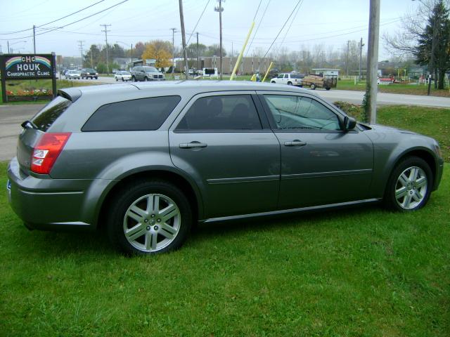 2005 Dodge Magnum S