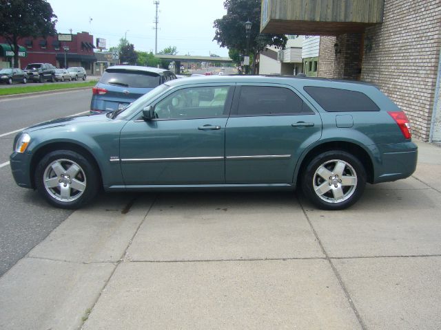 2005 Dodge Magnum 2dr Spyder Auto GS